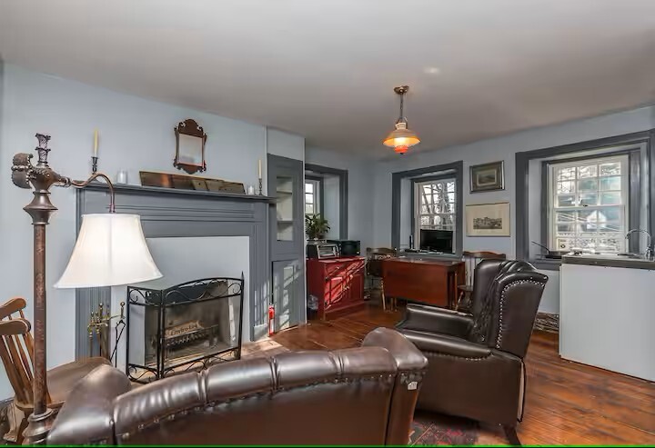 Sitting Room/ Table Area - 570 Mill Rd