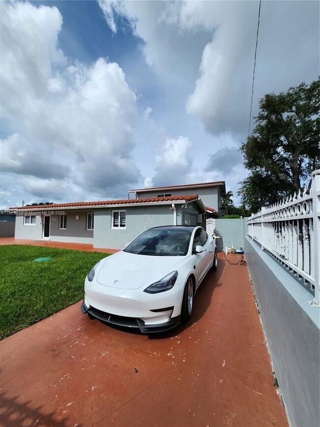 Building Photo - 3620 SW 106th Ave