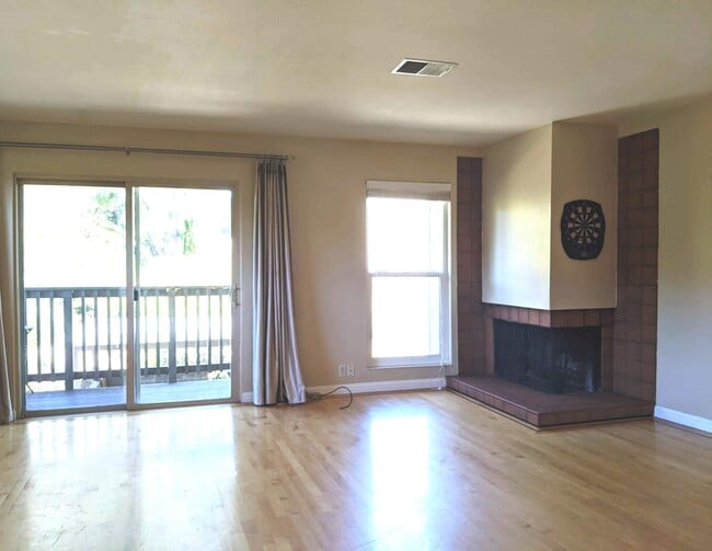 Building Photo - 105 Ascot Ct