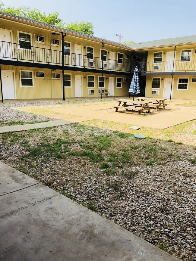 Building Photo - 3029 Lackland Rd