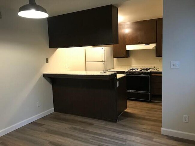 Building Photo - 2 Bedroom Condo in North Davis for September move in!
