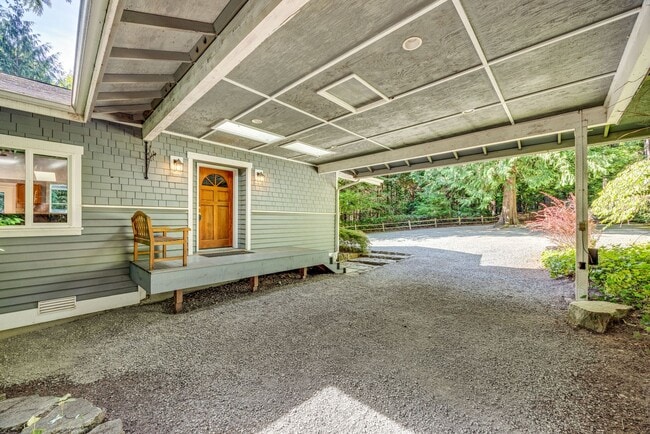Building Photo - 4+ Bedroom Home - Surrounded by Nature, ne...