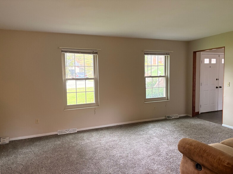 Building Photo - 3049 Magnolia Ct