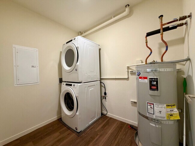 Building Photo - The Central Ala Moana: 1 Bed, 1 Bath Top Floor Unit with 1 Parking