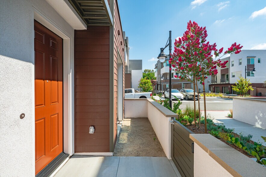 Building Photo - 609 S Lyon St