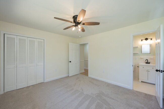 Building Photo - SPACIOUS RETREAT WITH DOWNTOWN CONVENIENCE