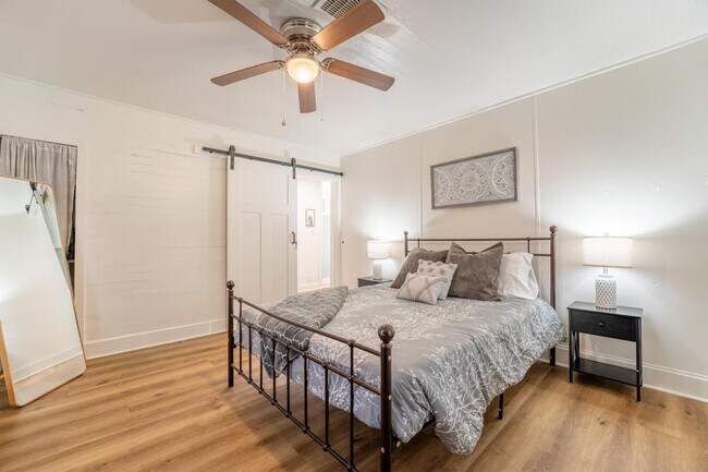 Building Photo - 614 E Brushy Valley Dr