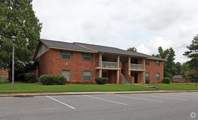 Green Oaks - 3930 Broad River Rd Columbia SC 29210 | Apartment Finder