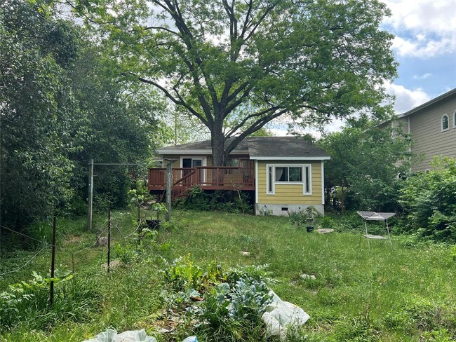 Building Photo - 5006 Rowena Ave