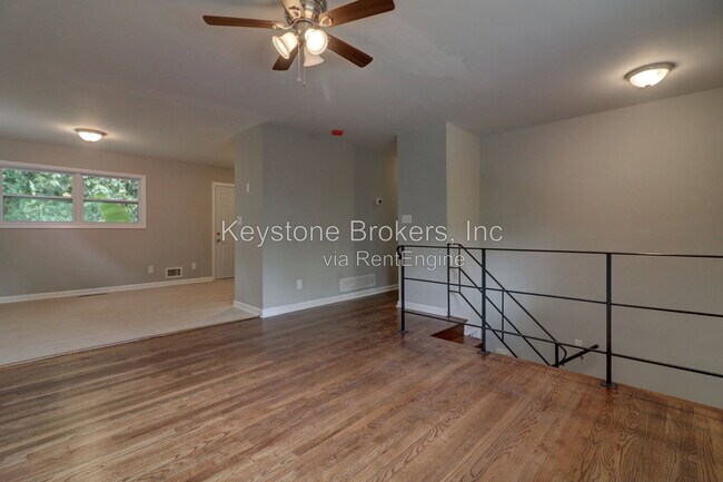 Building Photo - 1387 Willow Dr