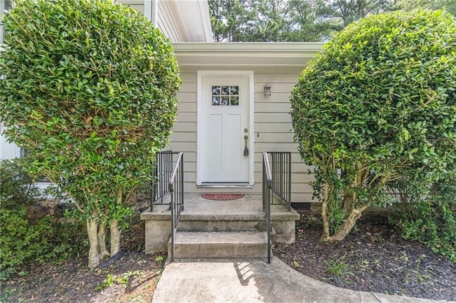 Building Photo - 495 Ansley Dr