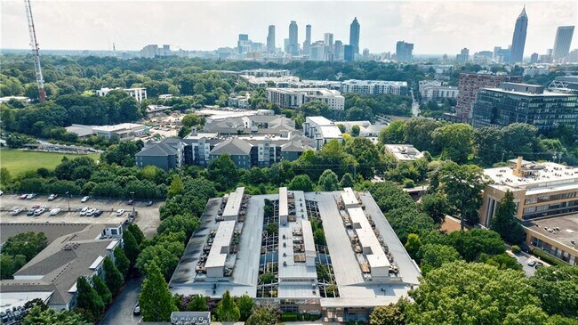 Building Photo - 400 Village Pkwy