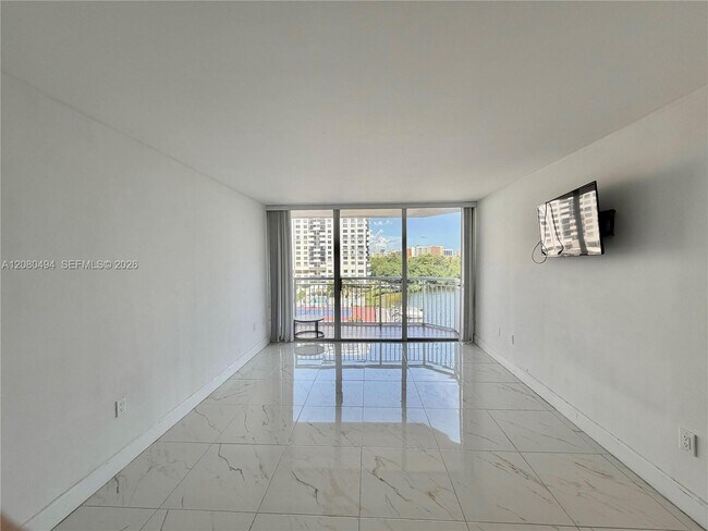 Building Photo - 18081 Biscayne Blvd