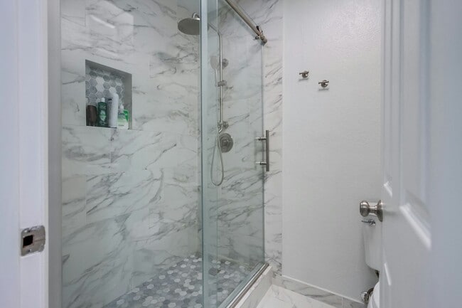 Building Photo - 2226 River Run Dr
