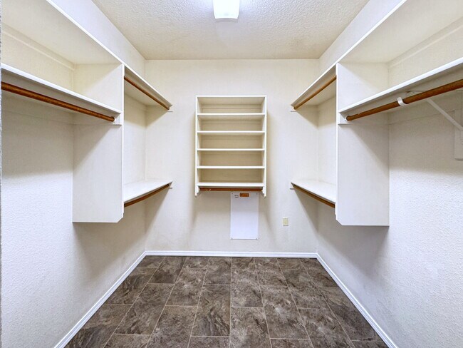 Building Photo - Stunning Cabezon Area Home!