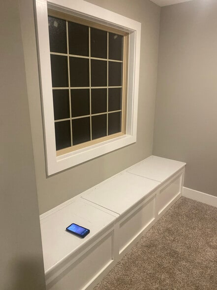 Building Photo - 414 Oak St