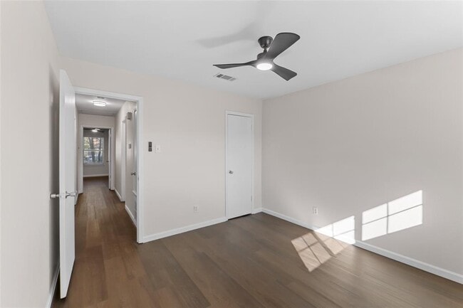 Building Photo - 903 E Logan St