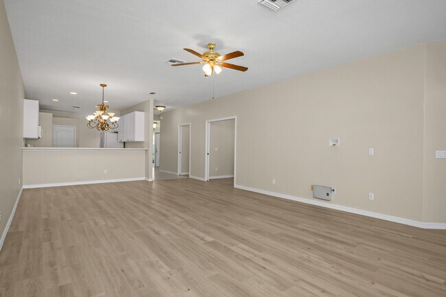 Building Photo - 2056 Crestview Way