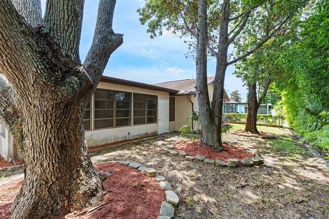 Building Photo - 8829 Bermuda Ln
