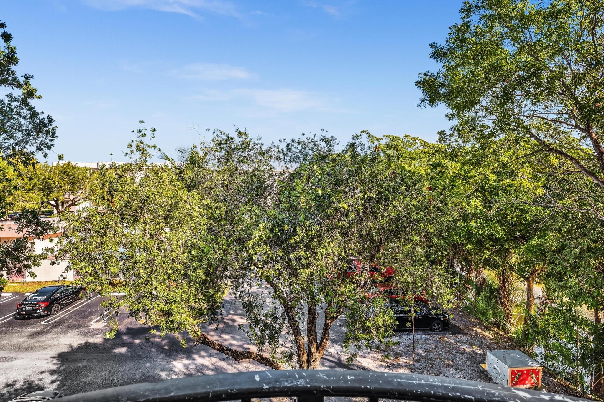 Building Photo - 2701 Riverside Dr