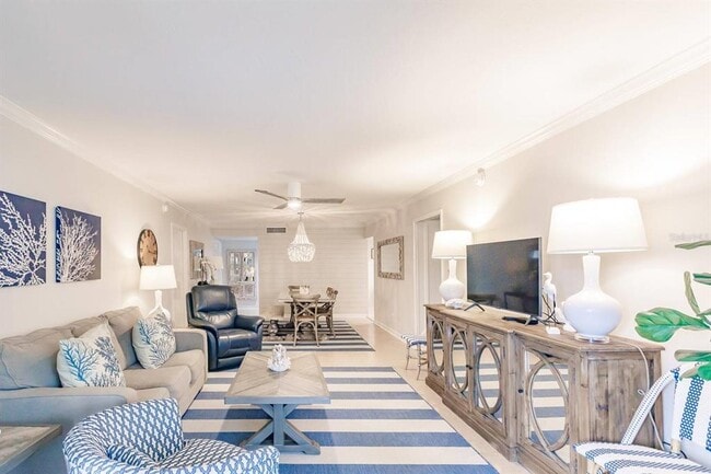 Building Photo - 1055 W Peppertree Dr