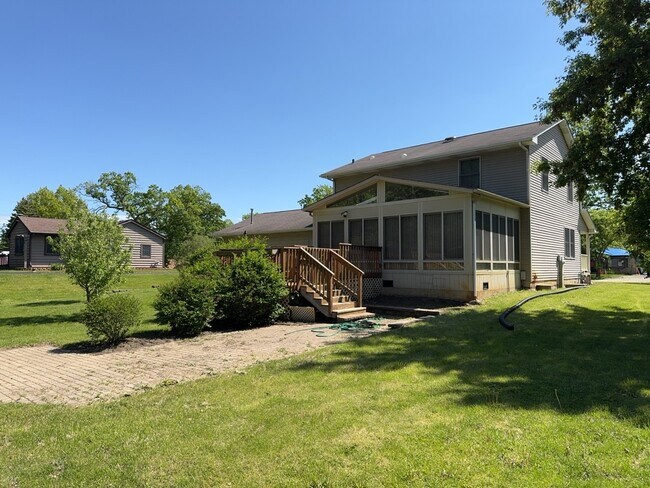 Building Photo - 36420 N Tamarack Dr