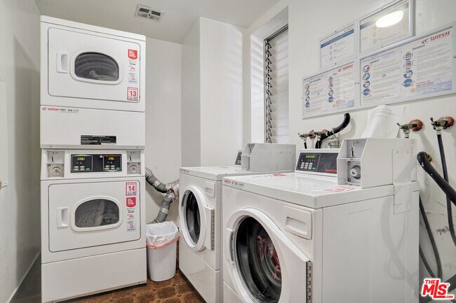 Building Photo - 1300 Midvale Ave