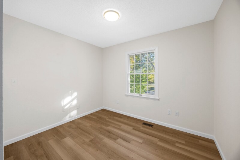 Building Photo - 1755 Fountainbleu Dr