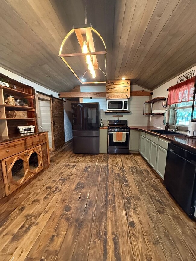 Building Photo - Beautiful 2 bedroom, 2.5 bath POOL home!!!!