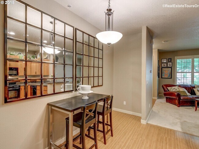 Building Photo - Amazing Location in NW Portland! Gorgeous 2 BD Townhome in Arbor Parc!