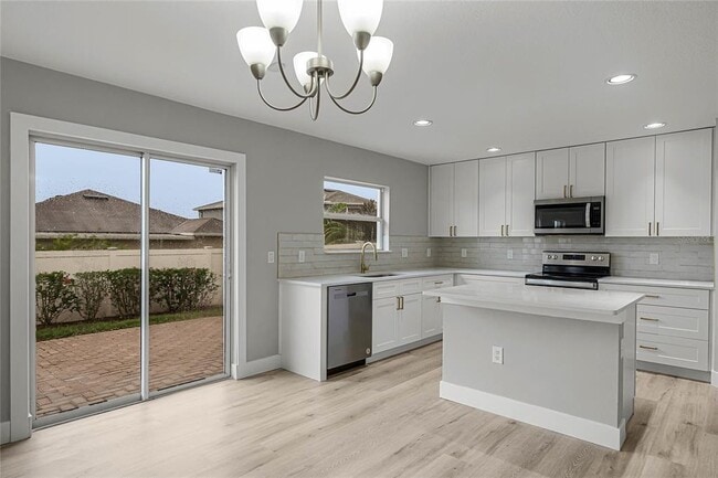 Building Photo - 13550 Laranja St