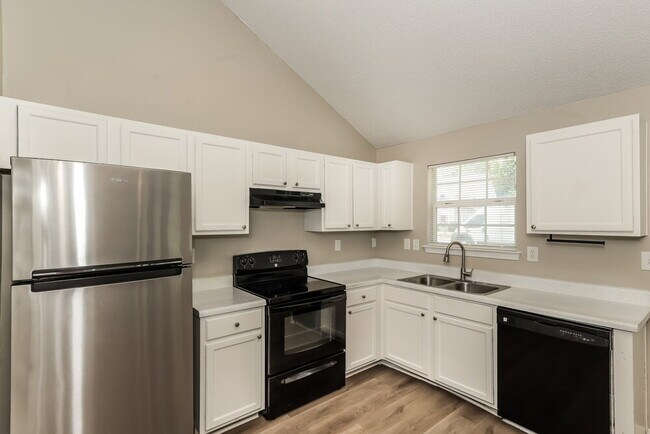 Building Photo - 725 Cherry Branch Cir