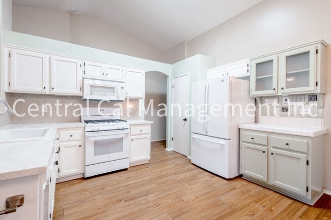 Building Photo - 3 Bedroom/2 Bath Home in Desired Riverlakes Community - $2395 per month!