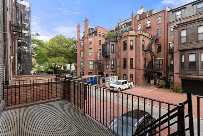 Building Photo - 128 Marlborough St