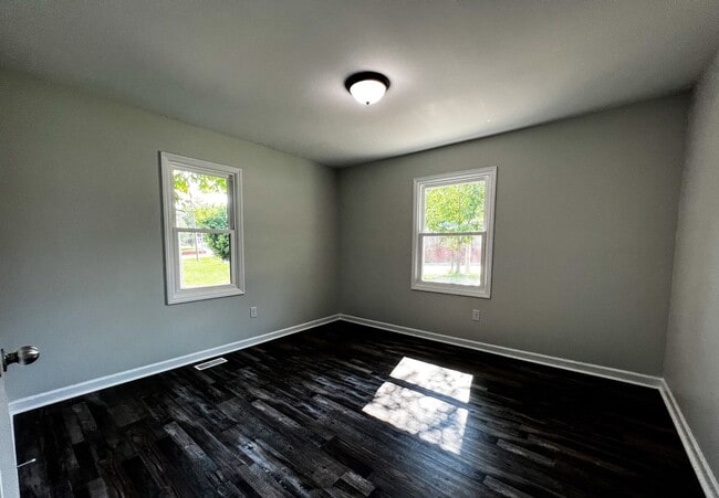 Building Photo - Brand New High Point 2 Bed, 1 Bath with Bo...