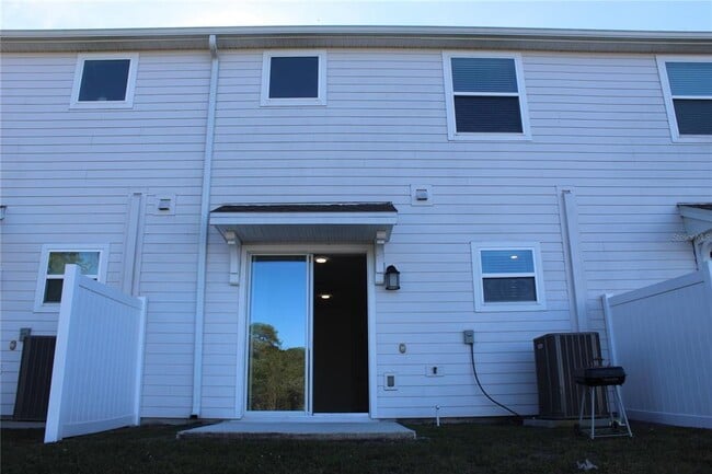 Building Photo - 7405 Stone Crk Trl