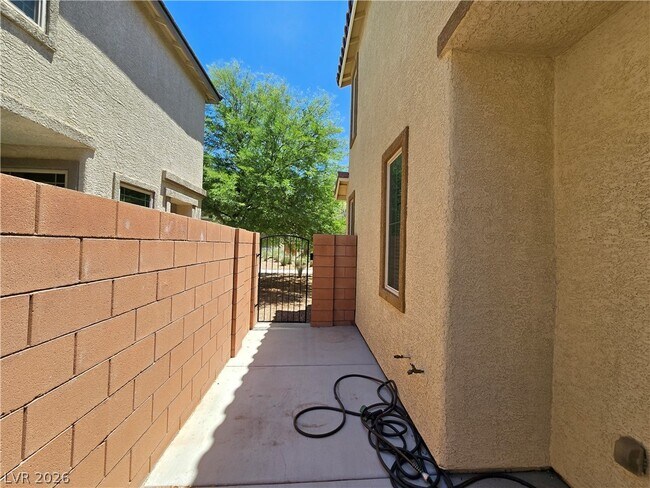Building Photo - 2715 Hammetts Landing Walk