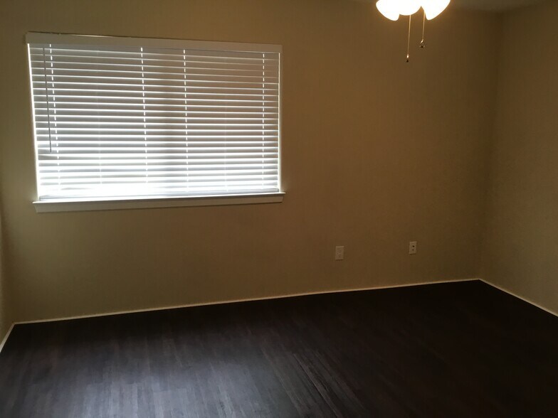 Building Photo - 709 Loma Pinon Loop NE