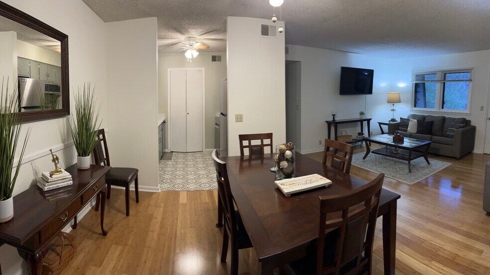 Entry into condo. - 2929 Selena Dr