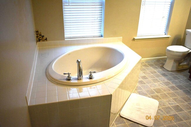 Building Photo - 1244 Rosemont Terrace