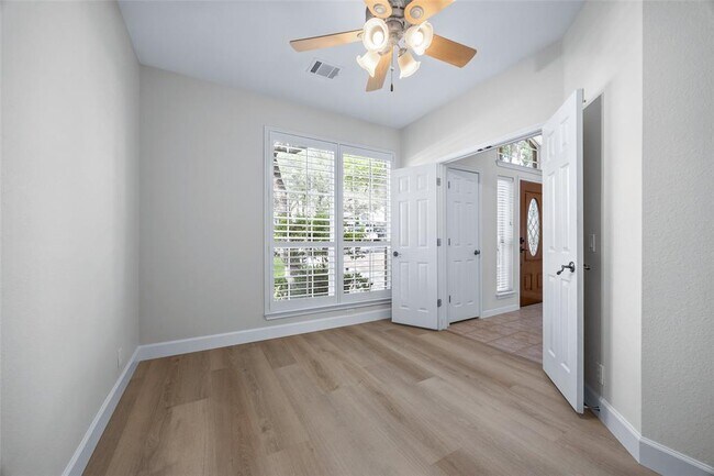 Building Photo - 4033 Canyon Glen Cir