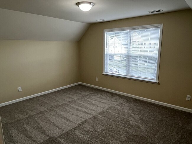 Building Photo - Spacious 4 Bed + Bonus Room Home in Concord