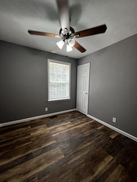 Building Photo - Charming 3-Bedroom Home with 2 Full Bathrooms, and a spacious 2 car attached and detached 2 car g...