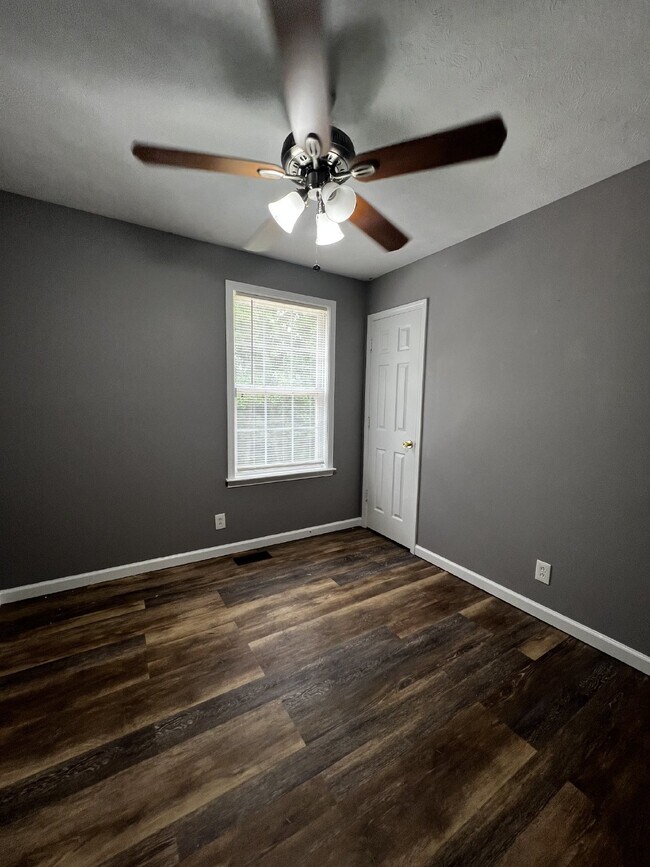 Building Photo - 578 Somerset Ln
