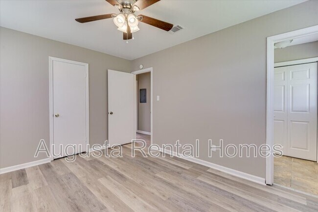 Building Photo - 623 Aiken St