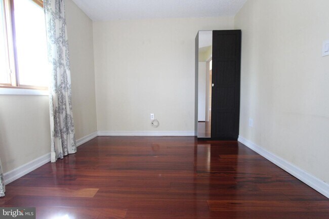 Building Photo - 208 Ravens Crest Dr