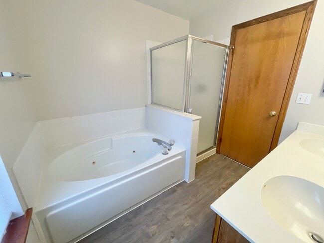 Building Photo - 1814 Van Dyke Ln