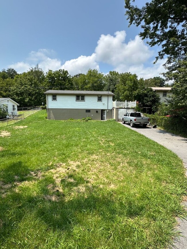 Building Photo - 2752 Carrollwood Heights Rd