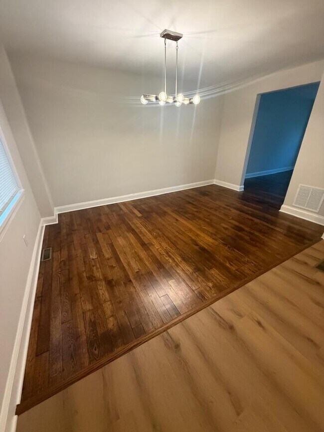 Building Photo - 3 Bedrooms 21212 Housing Voucher Accepted