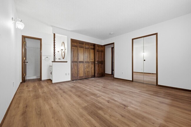 Building Photo - 7573 Lee Dr
